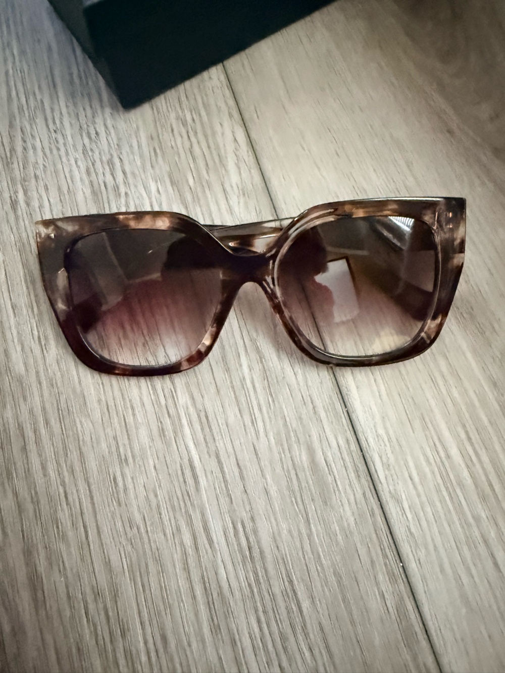 Women’s Oversized Tortoiseshell Sunglasses - Brown